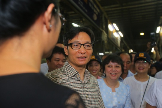 Phó Thủ tướng Vũ Đức Đam thăm chợ Bình Điền ảnh 8 Pho Thu tuong Vu Duc Dam tham cho Binh Dien anh 8