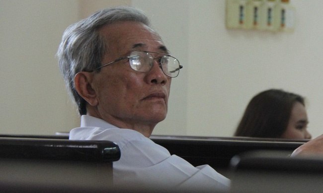 De nghi giam doc tham vu bi cao 77 tuoi dam o voi tre em hinh anh