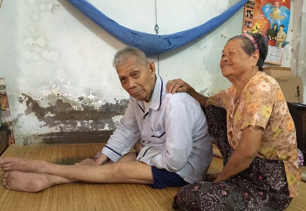 Bi thu Nguyen Thien Nhan gap dan anh 2