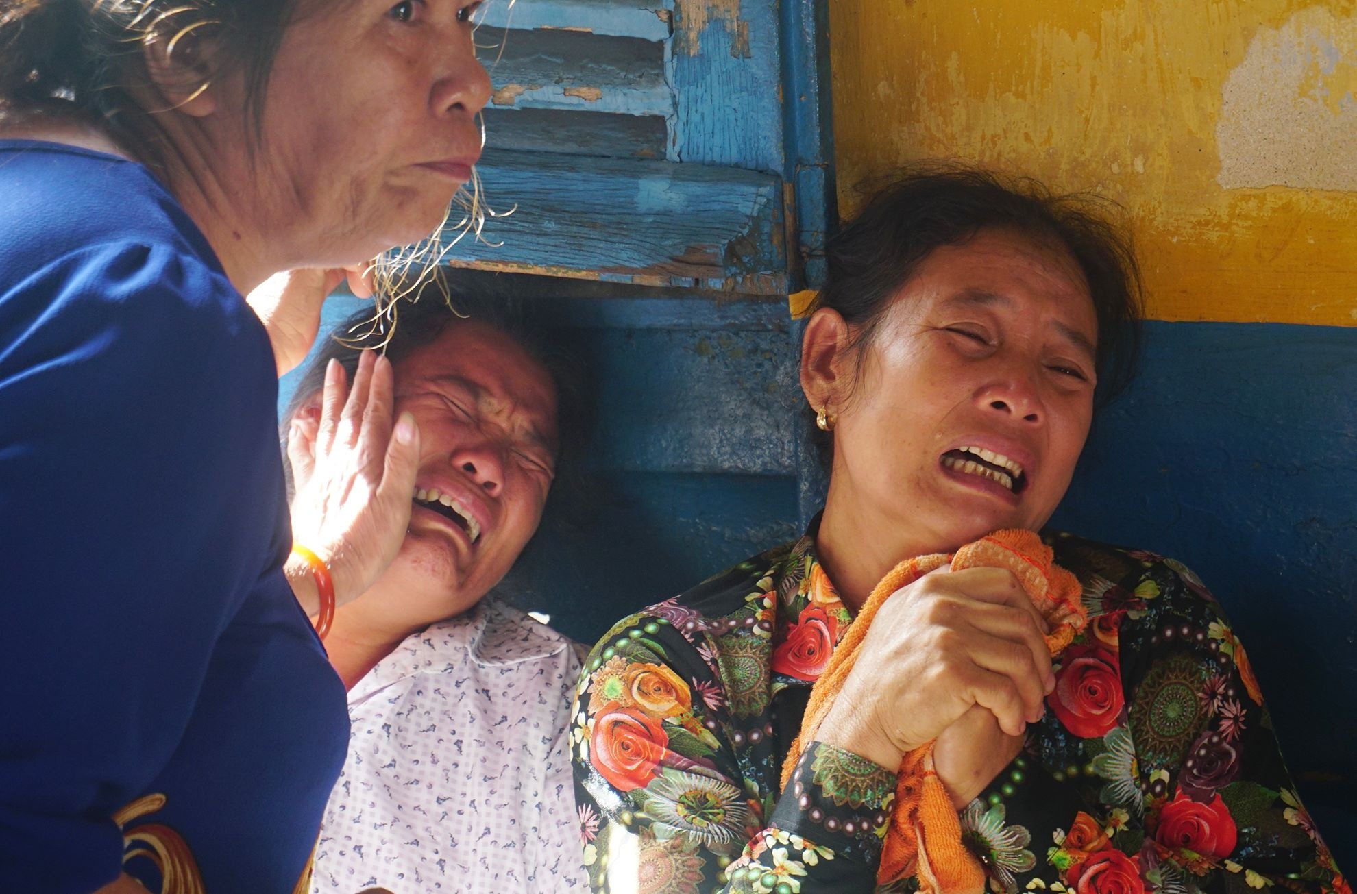 Nguoi nha gao khoc khi ke tham sat 5 nan nhan xuat hien o toa hinh anh