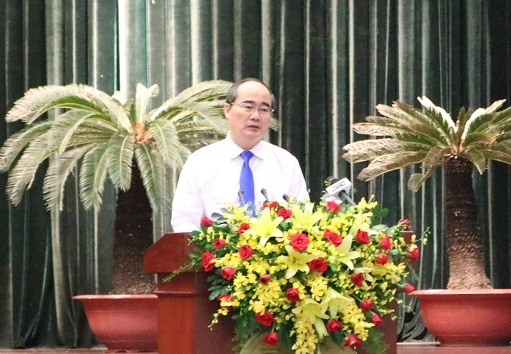 Cu tri TP.HCM lai buc xuc truoc van nan ket xe, ngap nuoc hinh anh