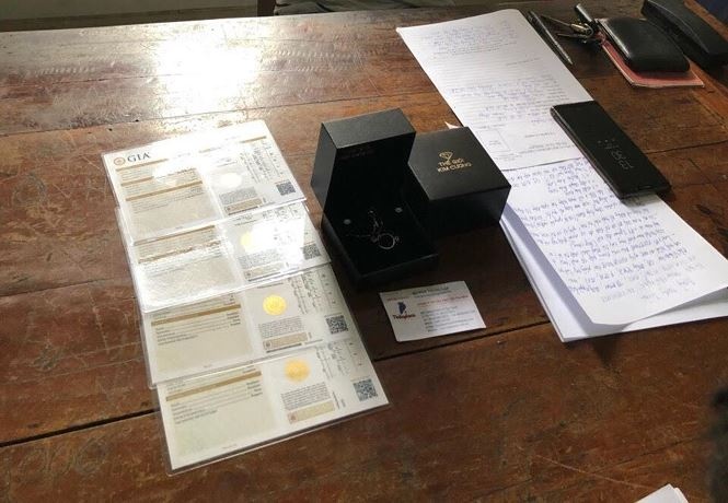 nhặt thẻ visa đi mua kim cương ảnh 2 nhat the visa di mua kim cuong anh 2