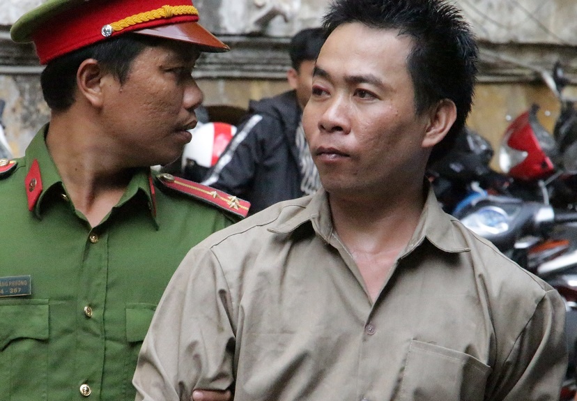 Dam chet ban xuc pham nguoi cha qua co, 8X linh 2 nam tu hinh anh