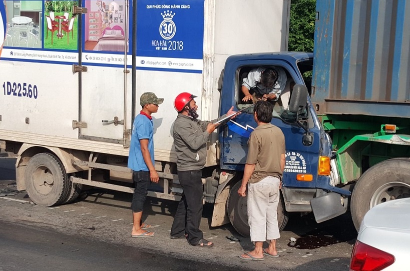 3 ôtô va chạm ảnh 1 3 oto va cham anh 1