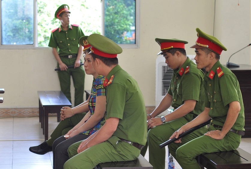 nguoi vo chat dau chong bo ba lo anh 1