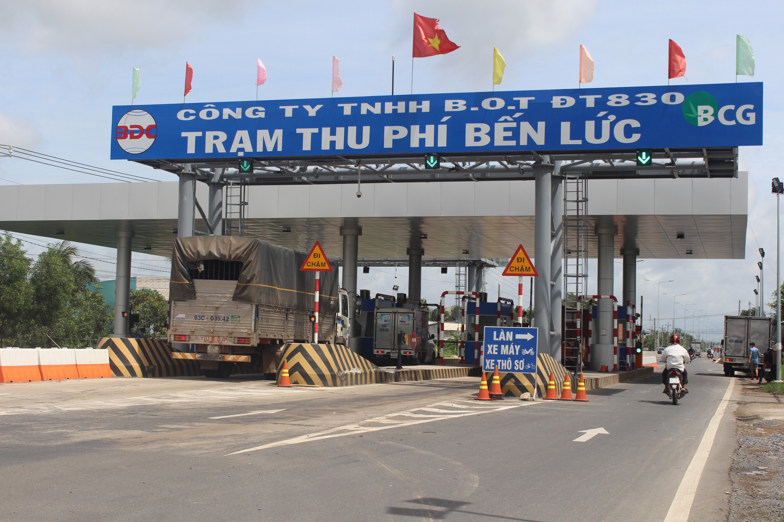Nguoi dan o gan tram BOT Ben Luc chap nhan tien den bu hinh anh