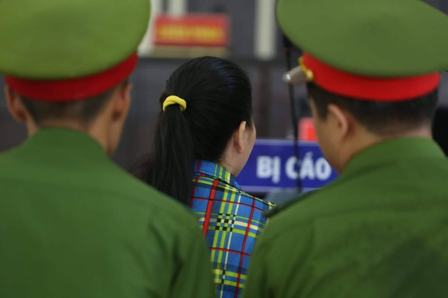 Chiec nhan cuoi duoc giu lai cung noi dau cua nhung dua tre hinh anh