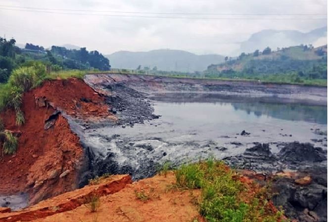 Su co tran 45.000 m3 bun thai la rat nghiem trong hinh anh