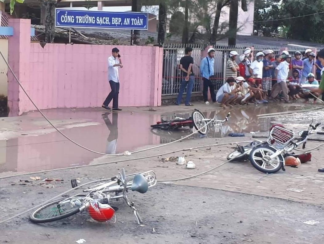 Ai chiu trach nhiem khi 2 hoc sinh bi dien giat tu vong? hinh anh