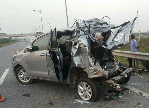 'Khong the nao giu khoang cach an toan voi chiec xe di lui' hinh anh