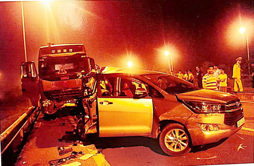 lui xe tren cao toc anh 1