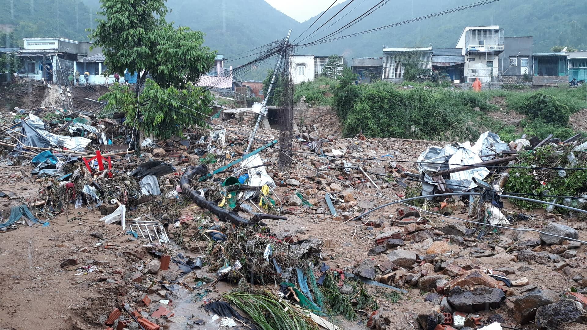 sập nhà ở Nha Trang ảnh 2 sap nha o Nha Trang anh 2