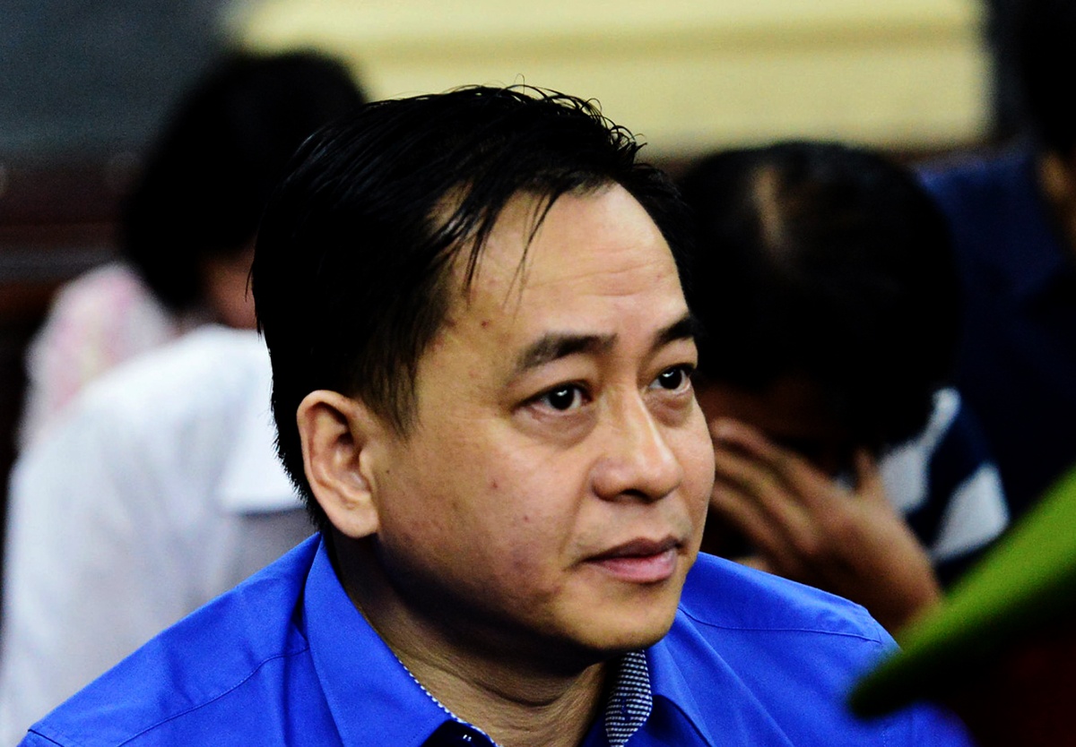 Vu 'nhom' thau tom 50 trieu co phan DAB voi don gia 10.000 dong hinh anh