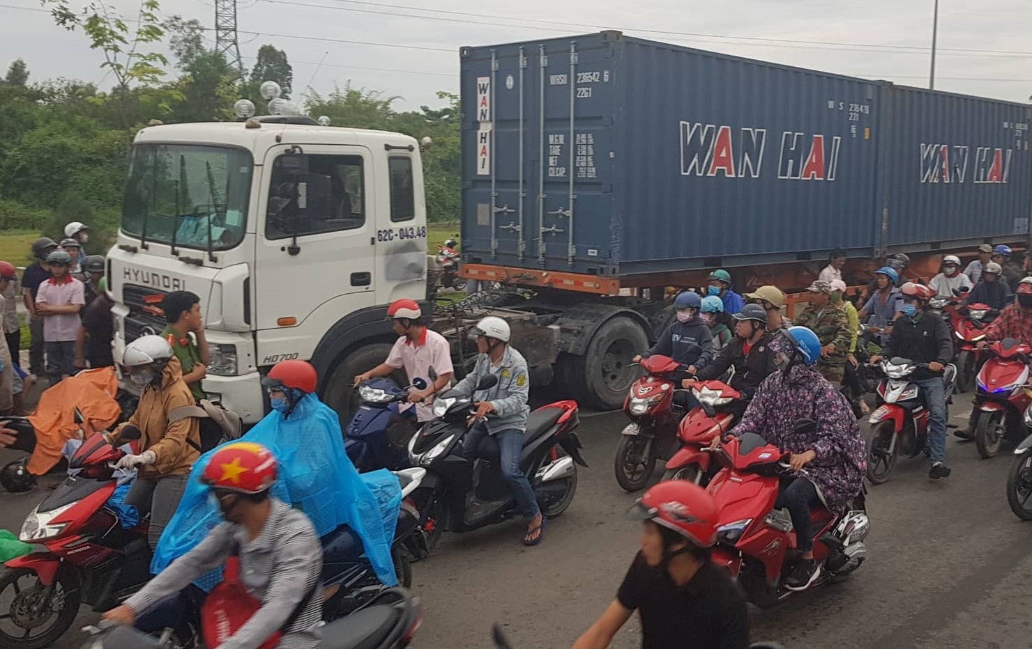 Khoi to vu an, tam giu tai xe lai xe container tong hang chuc nguoi hinh anh