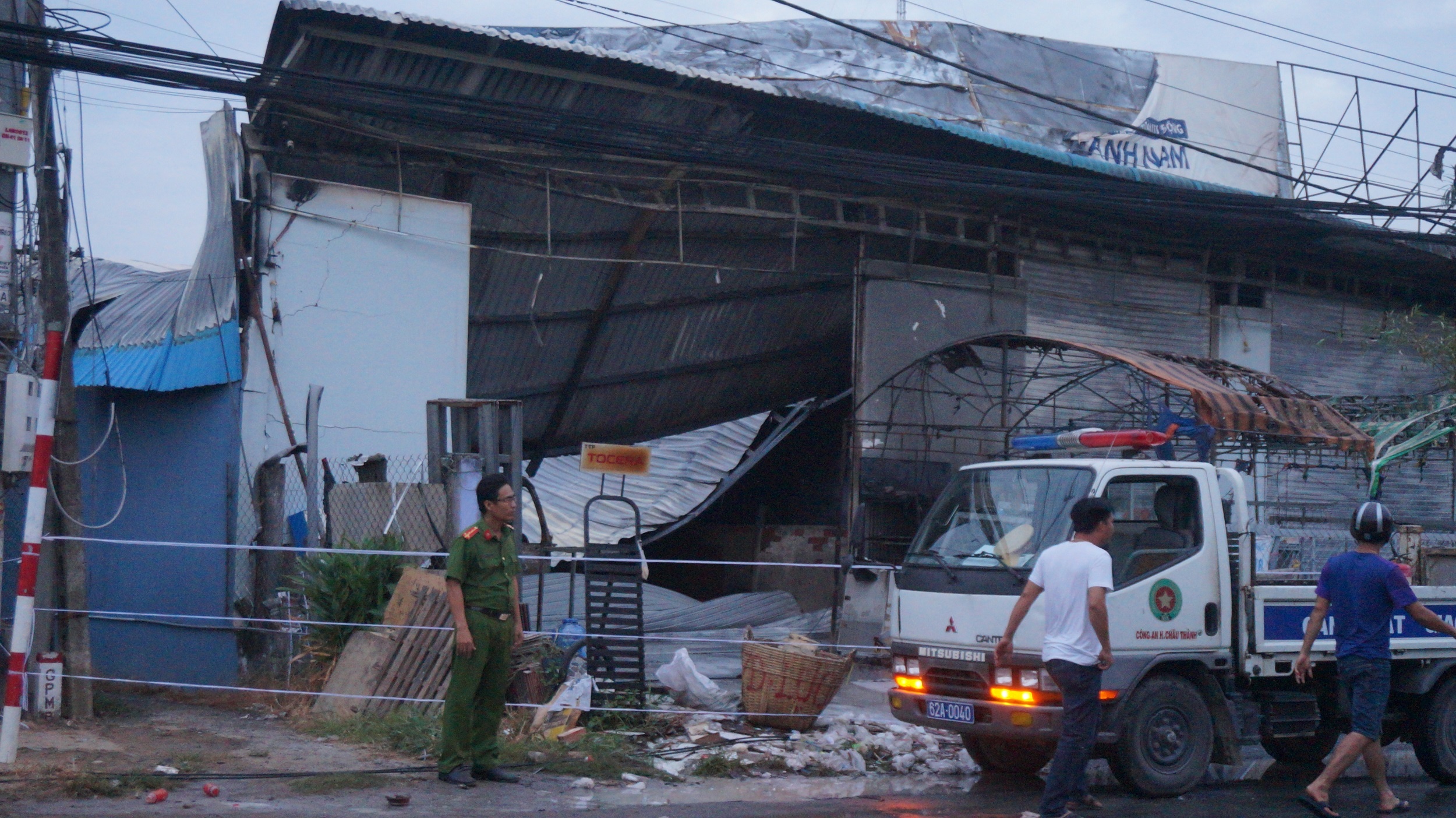 chay cua hang noi that anh 2