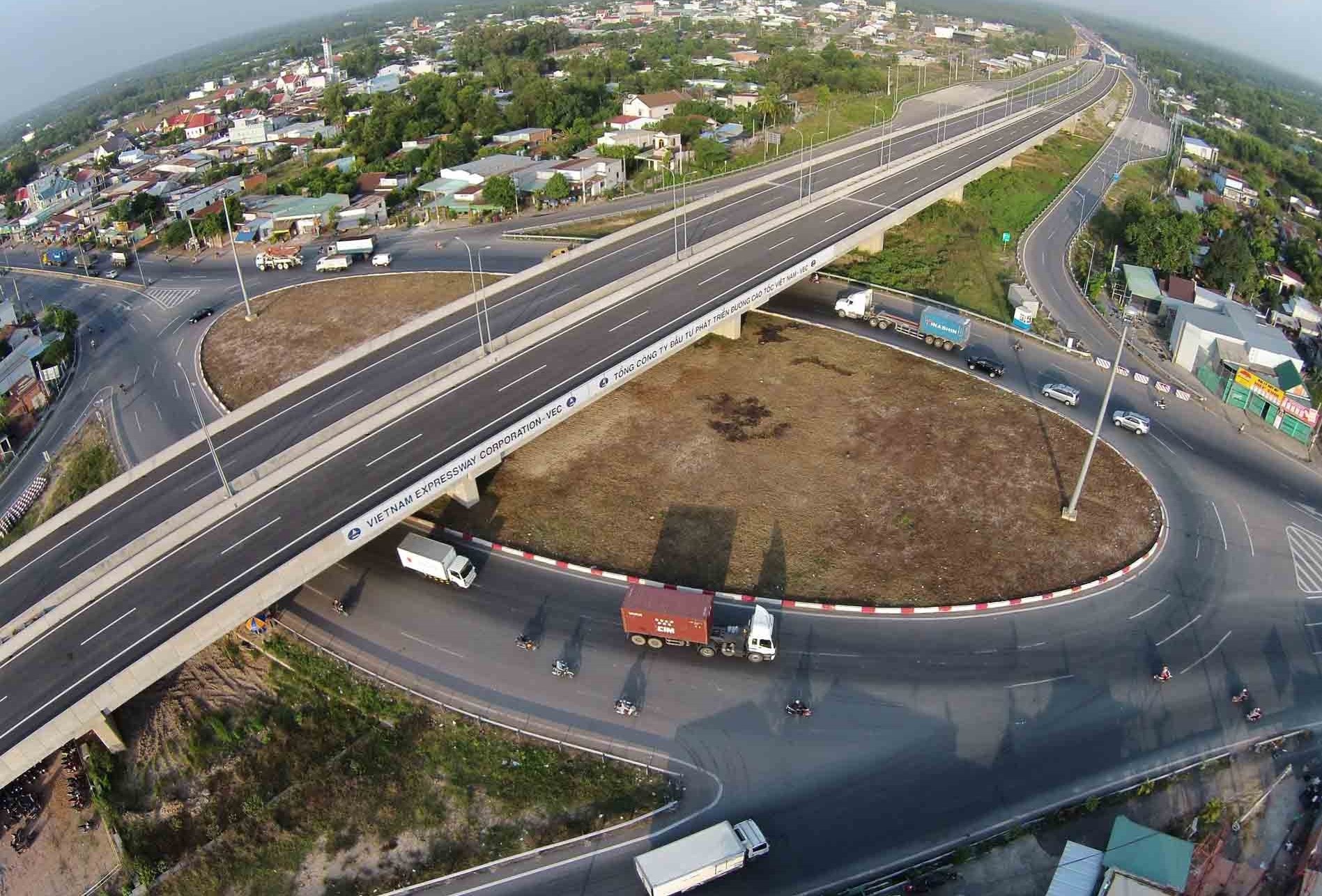 'VEC khong co quyen cam vinh vien 2 oto vao cao toc' hinh anh