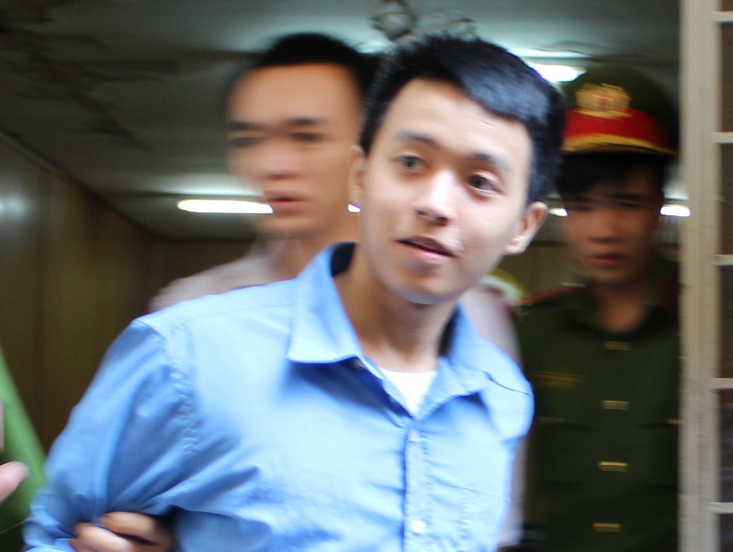 Doi tien khong duoc, cu ba 71 tuoi thue nguoi ban 8X hinh anh