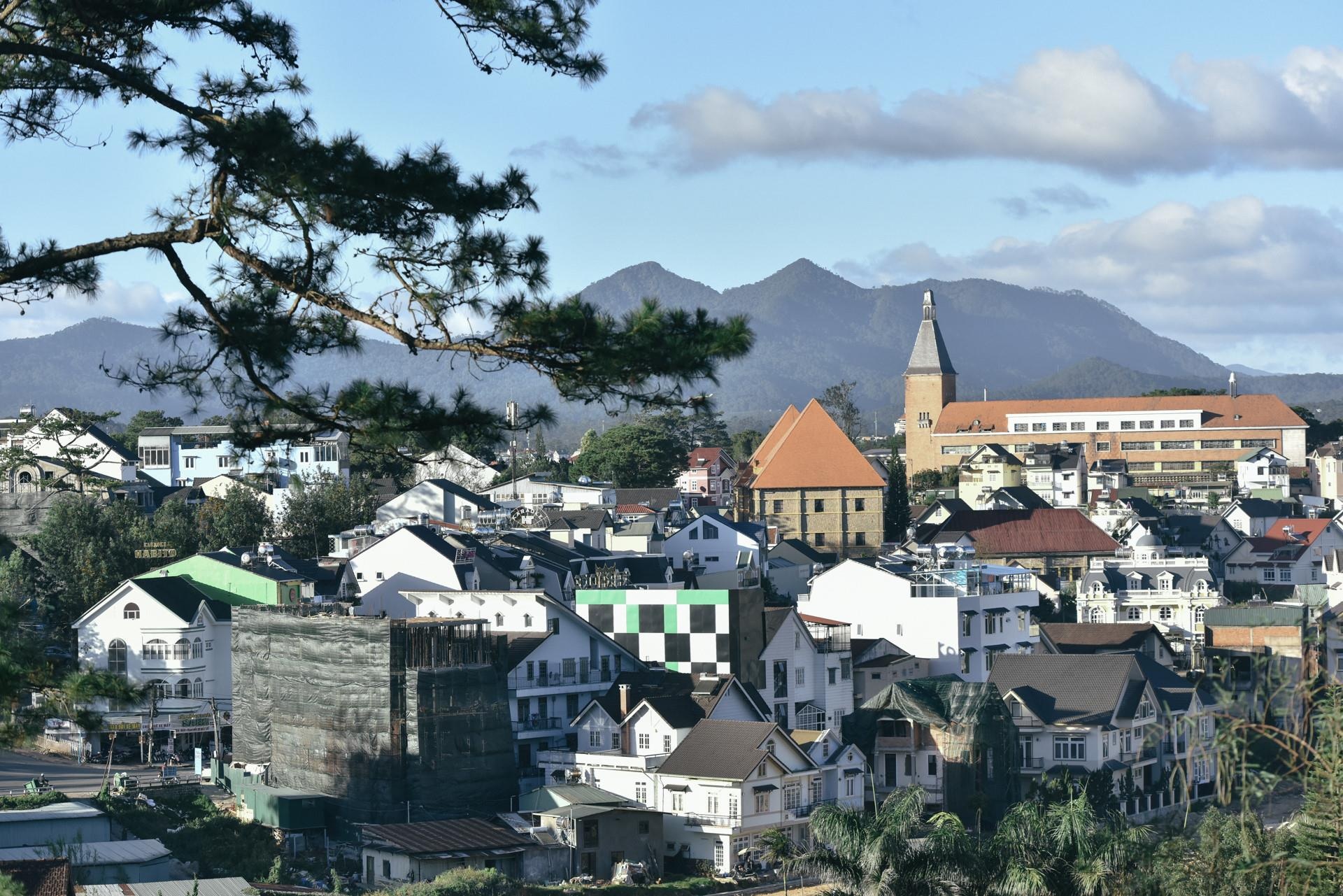 s&acirc;n bay Li&ecirc;n Khương  ảnh 1