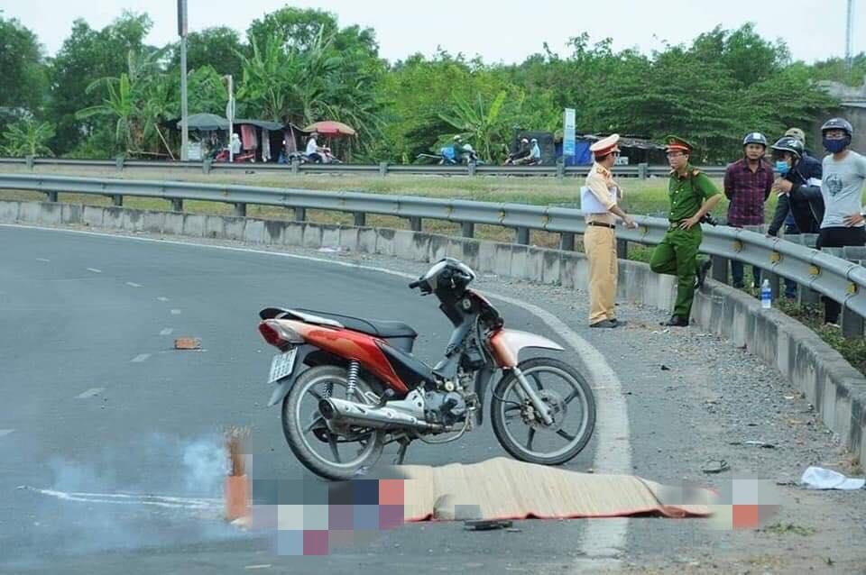 Bi truy duoi, thieu nien tong vao dai phan cach tu vong hinh anh