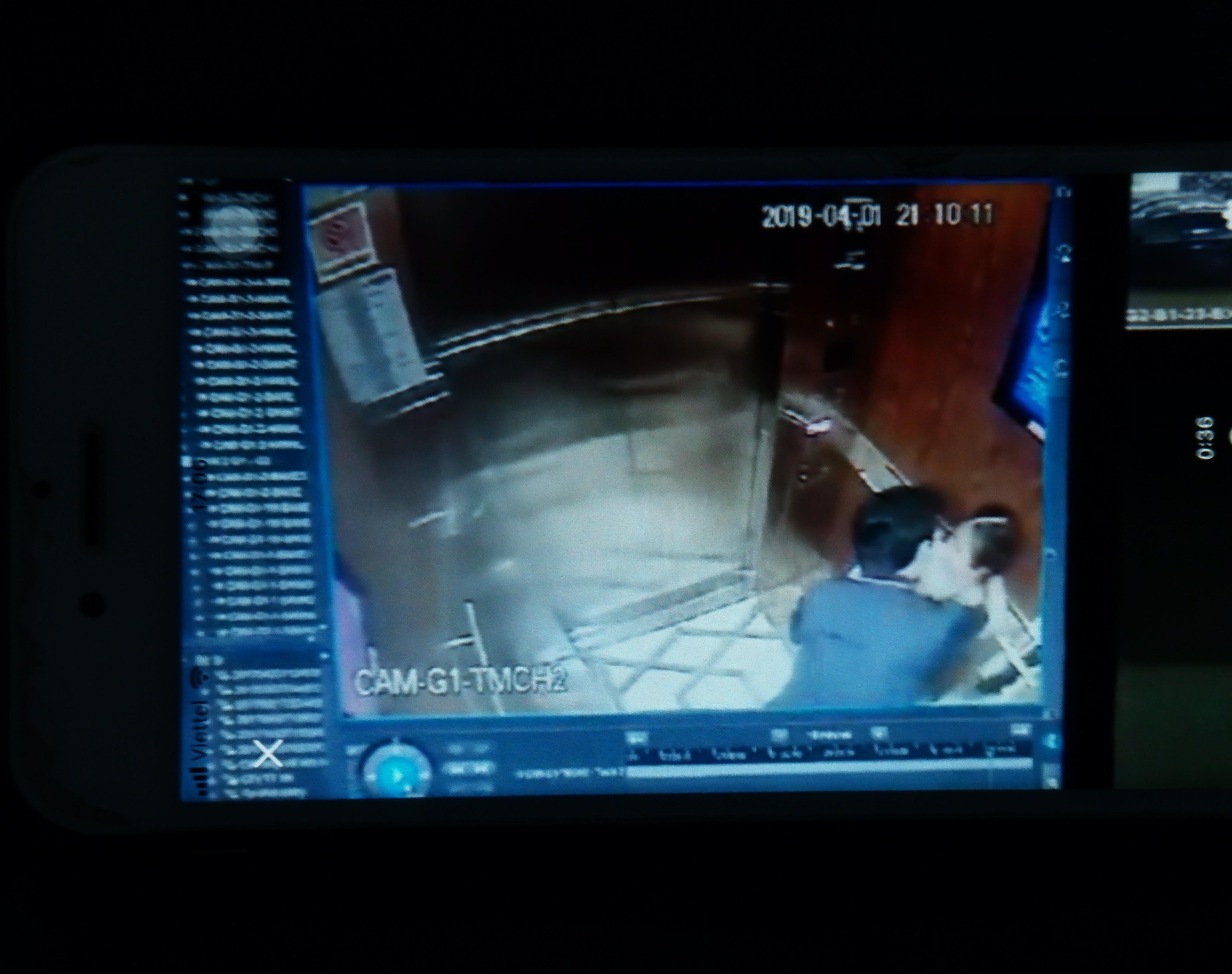 dâm ô bé gái trong thang máy ảnh 1 dam o be gai trong thang may anh 1