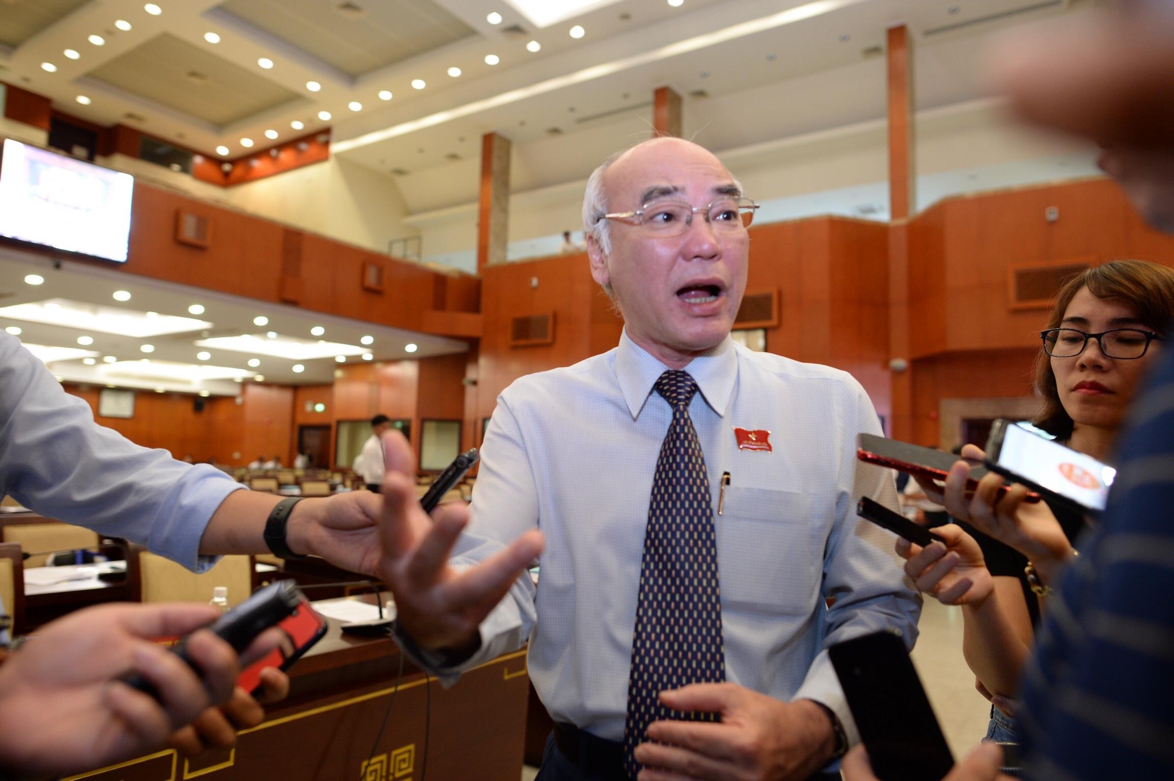 dâm ô bé gái trong thang máy ảnh 2 dam o be gai trong thang may anh 2