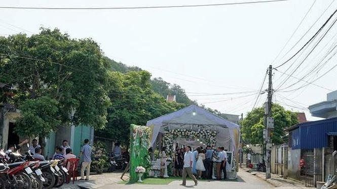 hieu truong dung rap giua duong anh 1