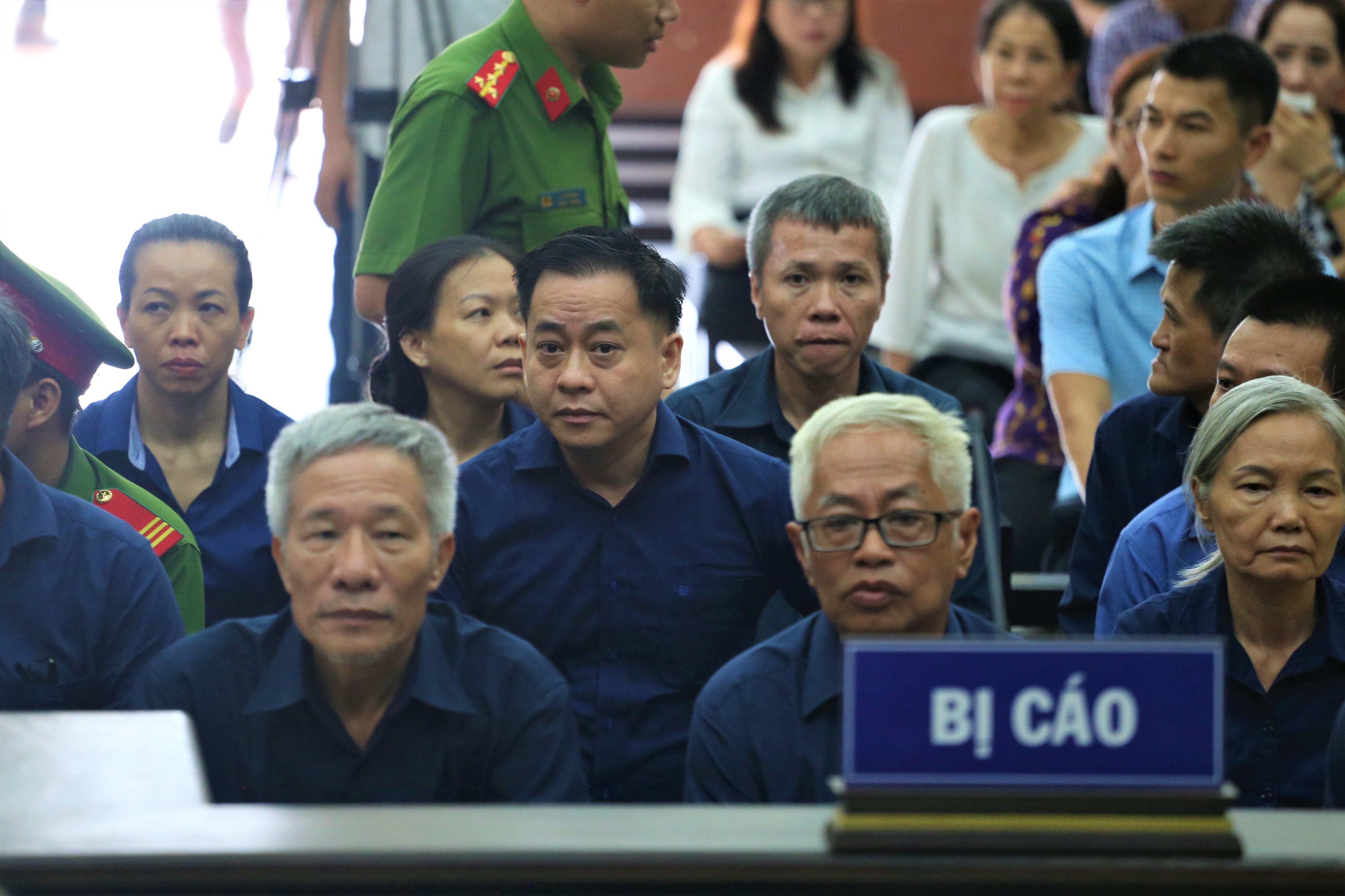 Vũ nhôm trong đại án Đông Á ảnh 2 Vu nhom trong dai an Dong A anh 2