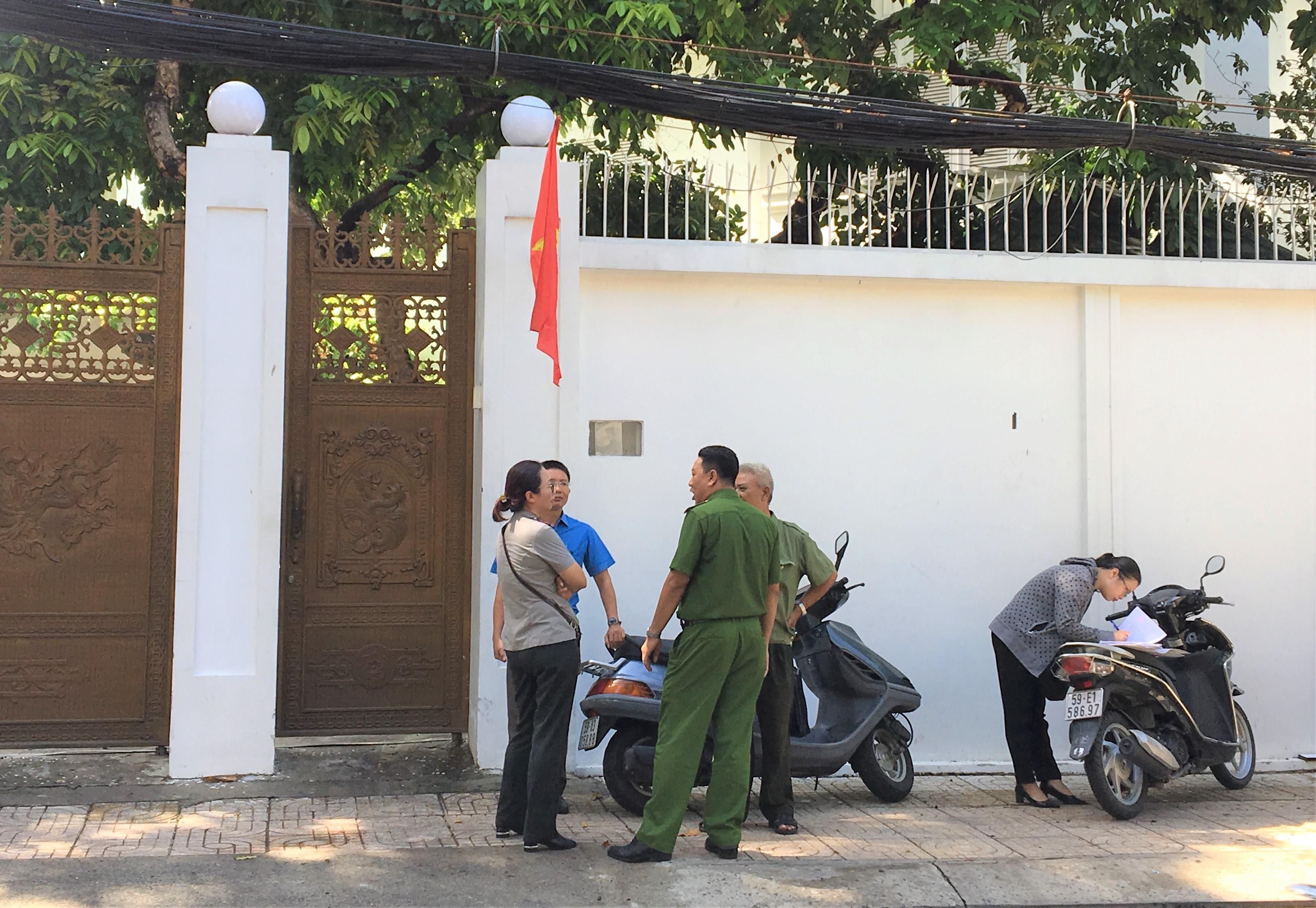 Lê Hoàng Diệp Thảo bị cưỡng chế ảnh 1 Le Hoang Diep Thao bi cuong che anh 1