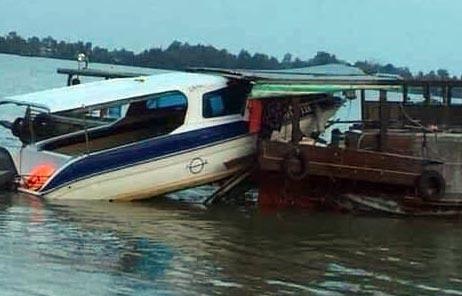 Ca no du lich tong ghe go, mot ba lao tu vong hinh anh