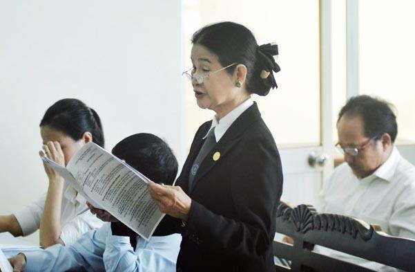 Luat su cua ba Diep Thao va ong Nguyen Vu tranh luan gay gat o toa hinh anh