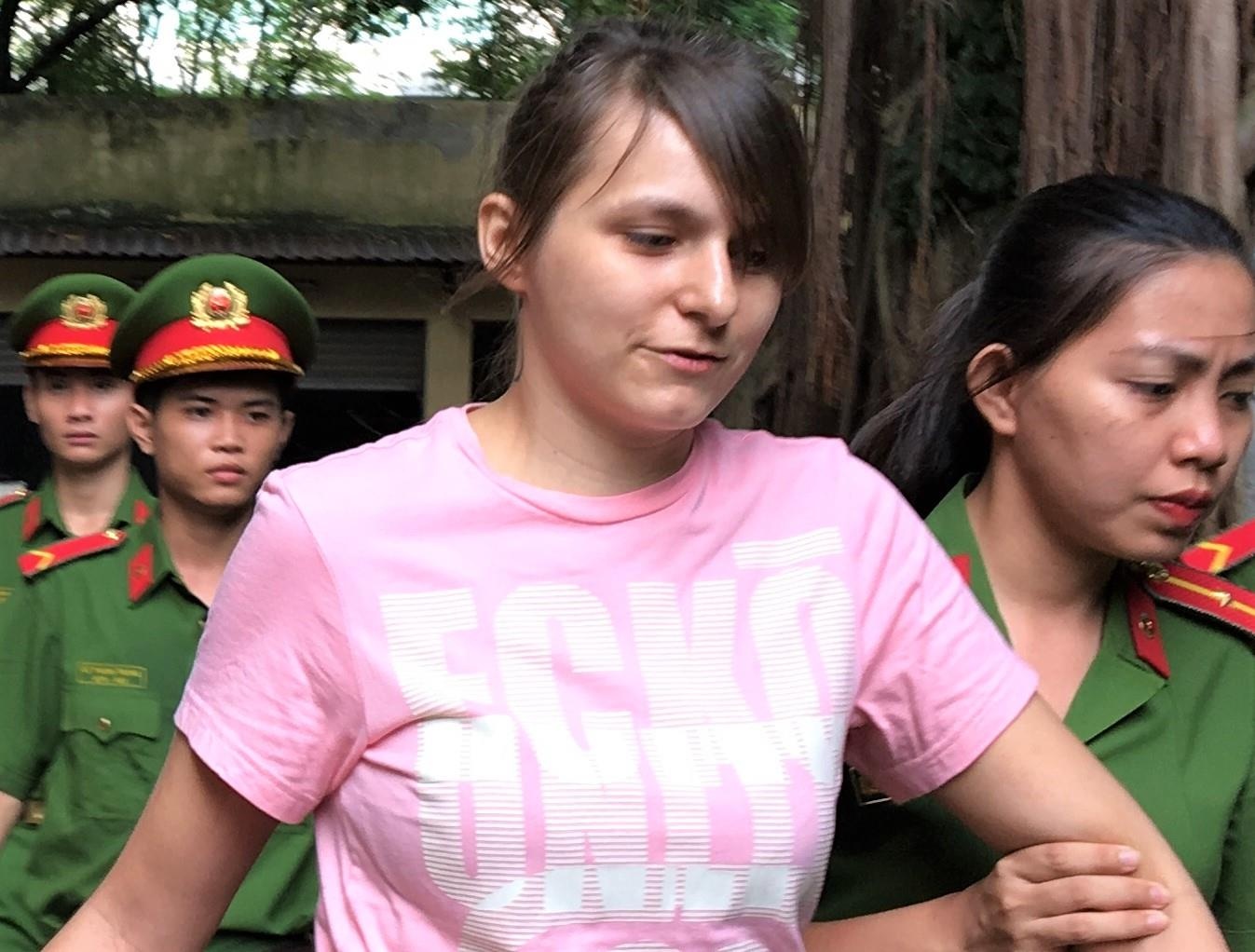 Moi gioi gai mai dam nuoc ngoai, 'tu ba' nguoi Nga linh an 3 nam tu hinh anh