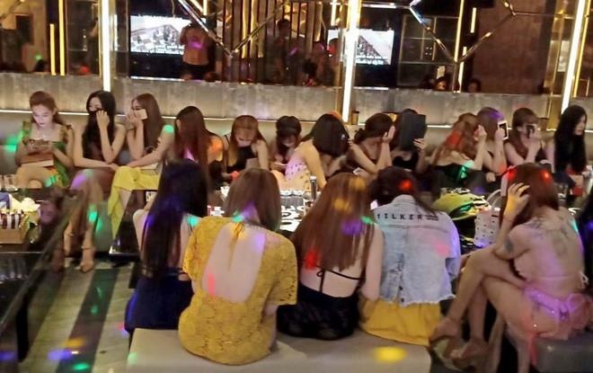 bé gái 13 tuổi làm tiếp tân ảnh 2 be gai 13 tuoi lam tiep tan anh 2
