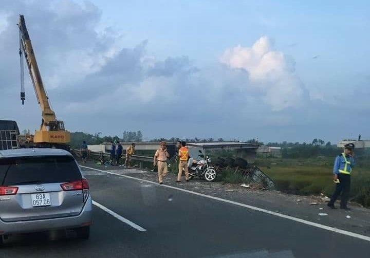 Lat xe tren cao toc TP.HCM - Trung Luong, quoc lo ket cung hinh anh