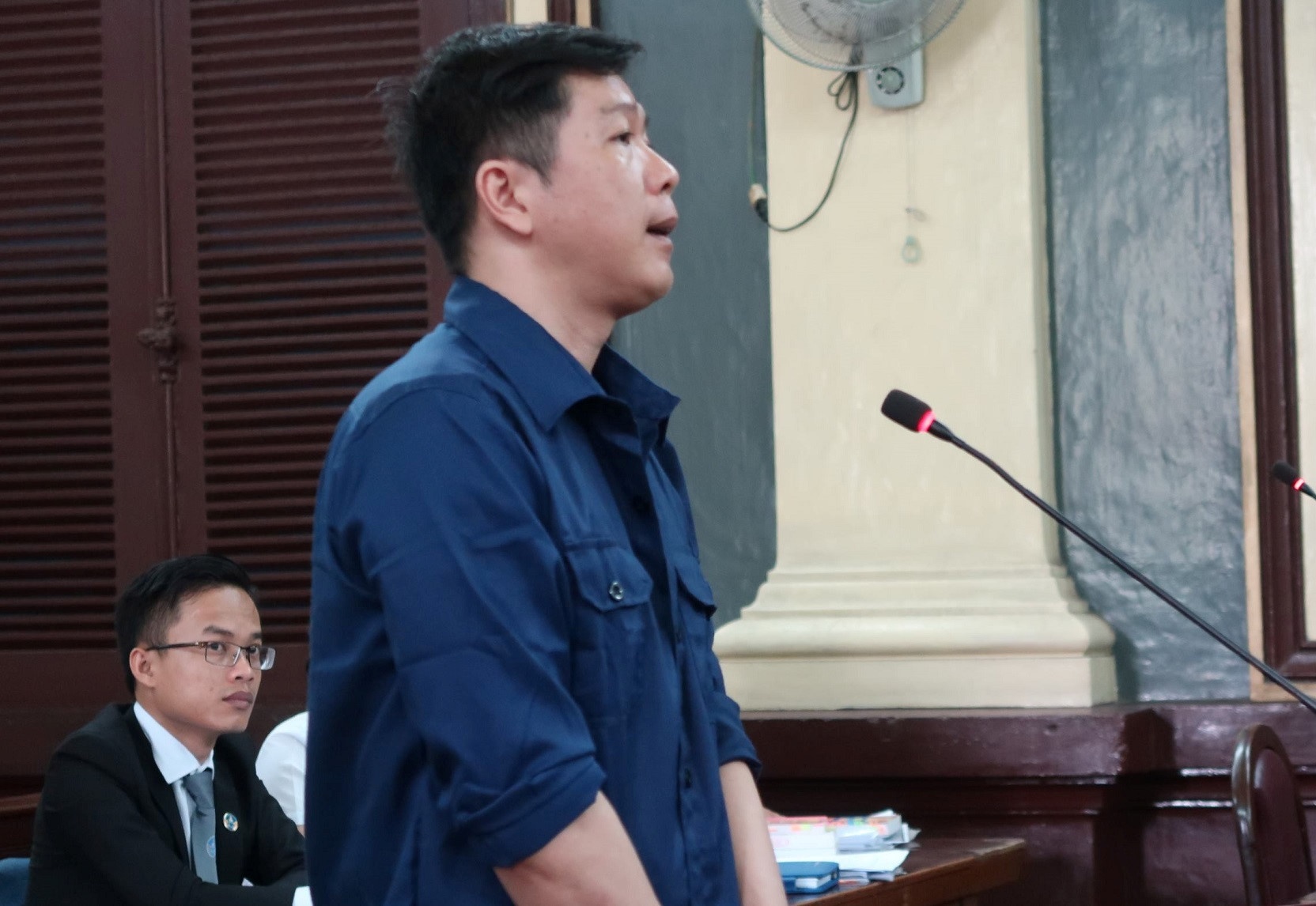 nhận hối lộ logo xe vua, ảnh 2 nhan hoi lo logo xe vua, anh 2