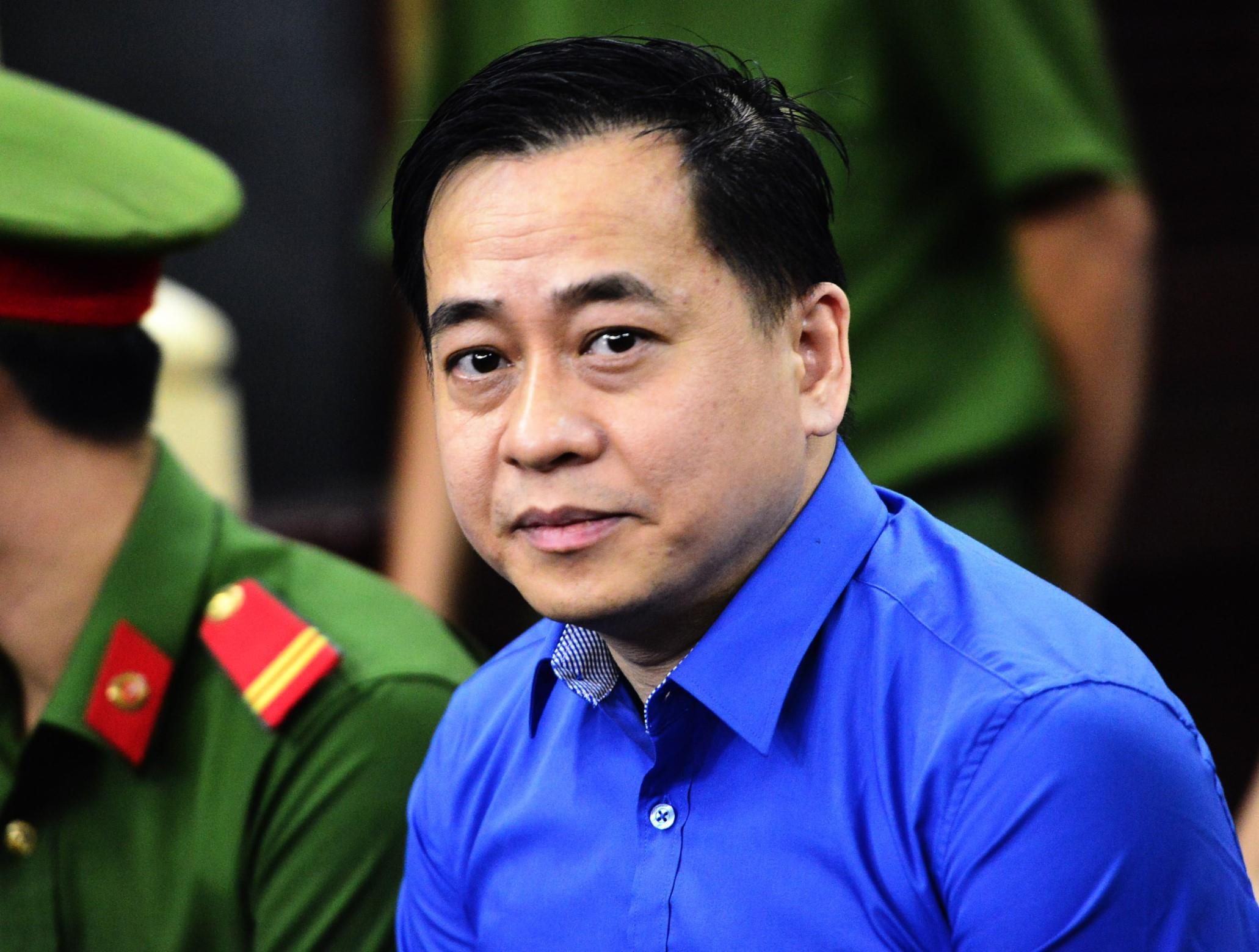 Xet xu 2 nguoi lua lam ho chieu My cho Vu 'Nhom' hinh anh