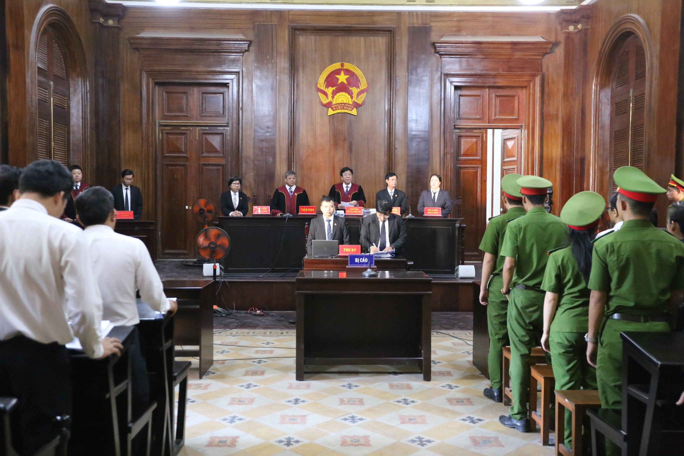 xet xu Hua Thi Phan anh 1