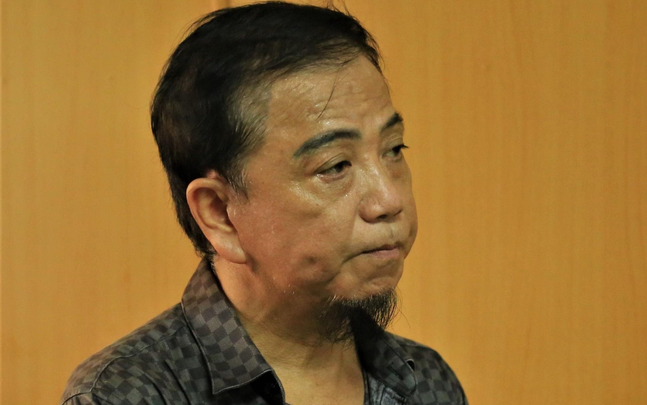 Vi sao Hong To khong bi phat tu vi danh bac? hinh anh