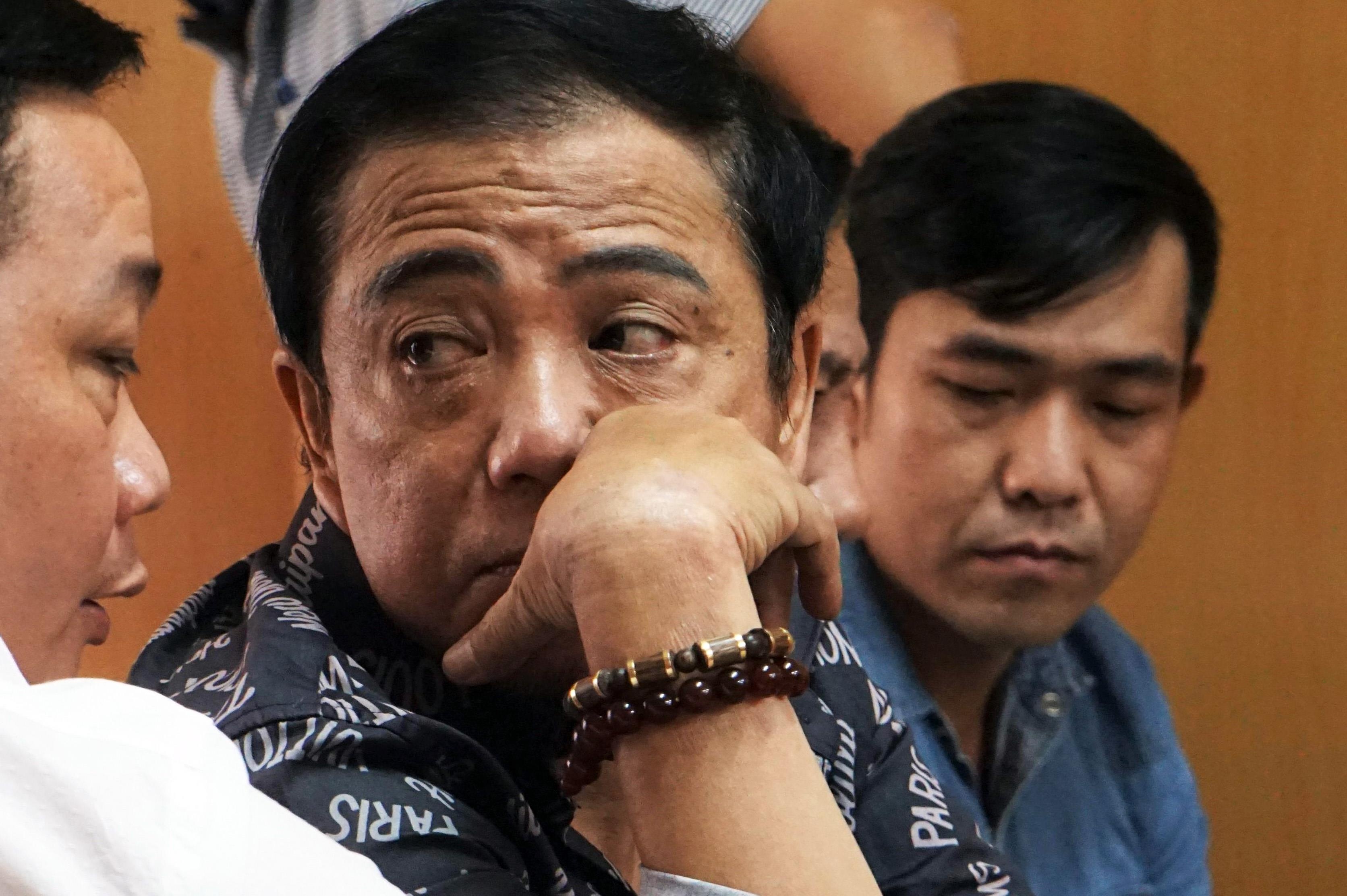 Hong To bi phat 50 trieu vi danh bac hinh anh