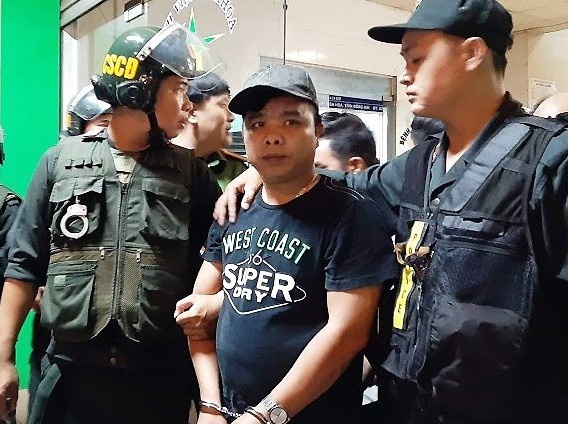 Xu ly nhom tin dung den khong che giam doc benh vien the nao? hinh anh