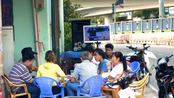 hang xom hat karaoke anh 2