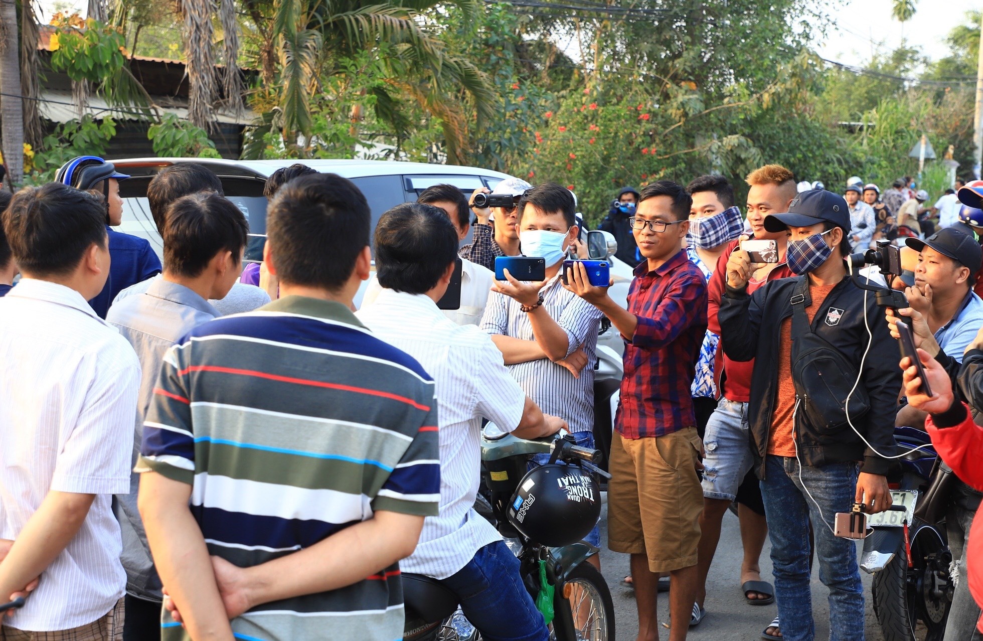 xu ly YouTuber dang tin sai su that anh 2