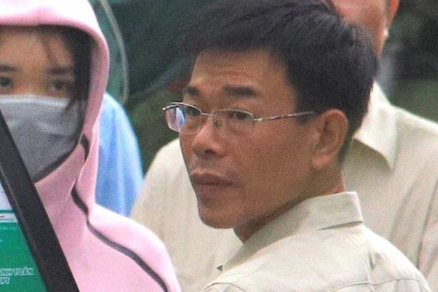 De nghi lam ro cuu Pho chanh an quan 4 co giu tre trai phep hay khong hinh anh