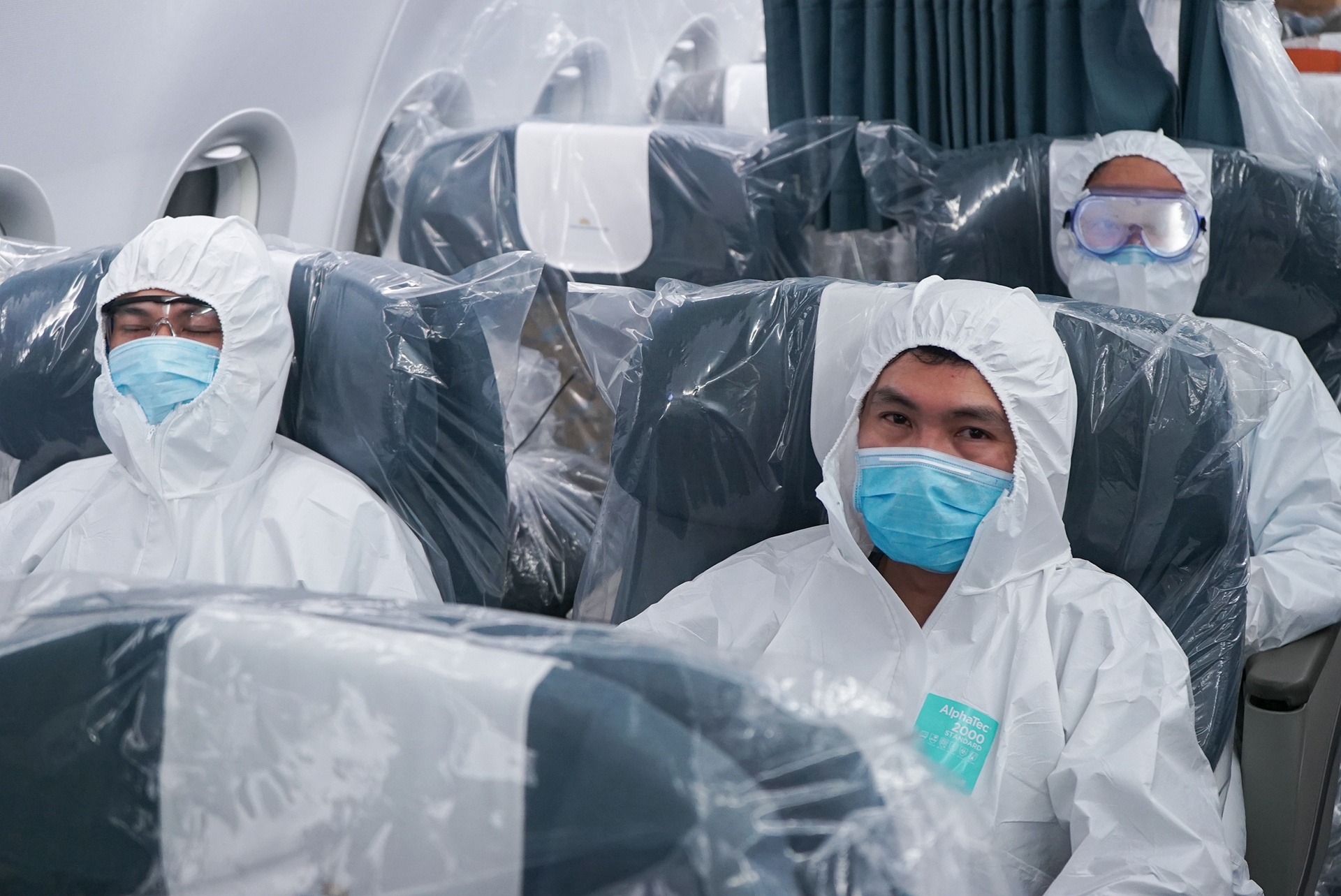 tim kiem hanh khach chuyen bay VN0054 anh 3