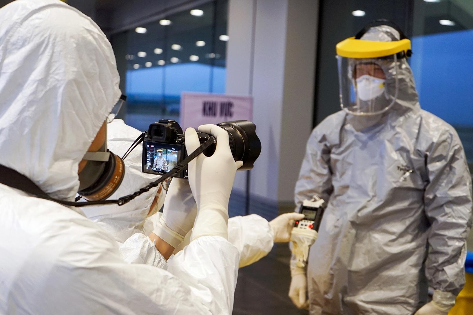 48 gio tim kiem va cach ly 201 nguoi tren chuyen bay VN0054 hinh anh