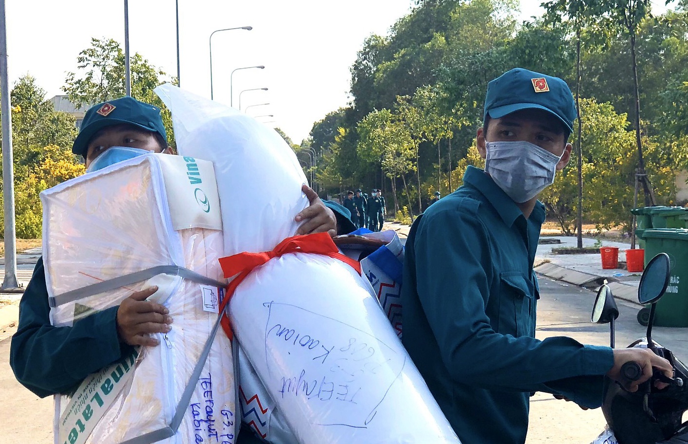 Nhung nguoi tham lang doi nang, phoi suong o khu cach ly hinh anh