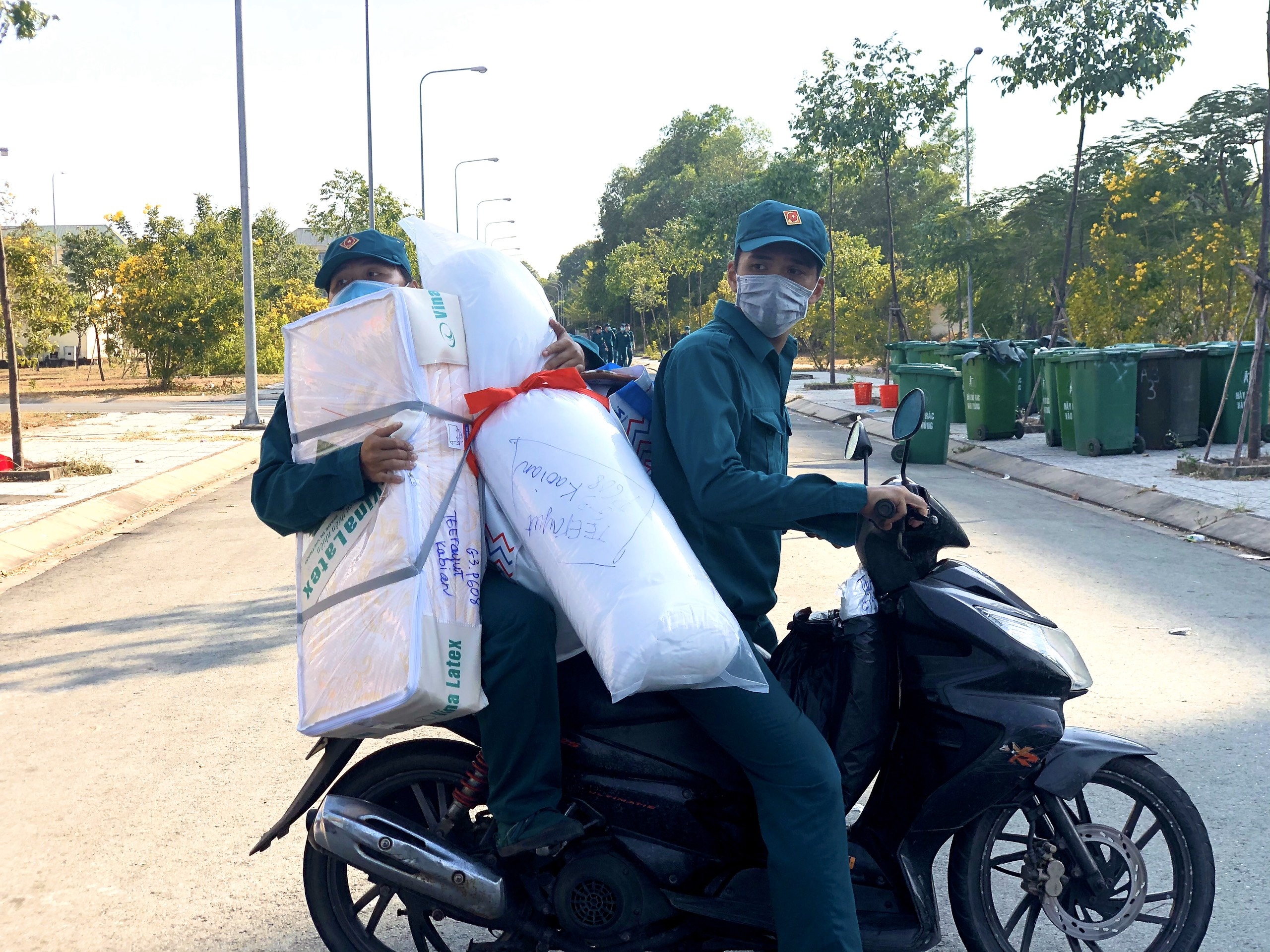 khu cach ly dai hoc quoc gia anh 1