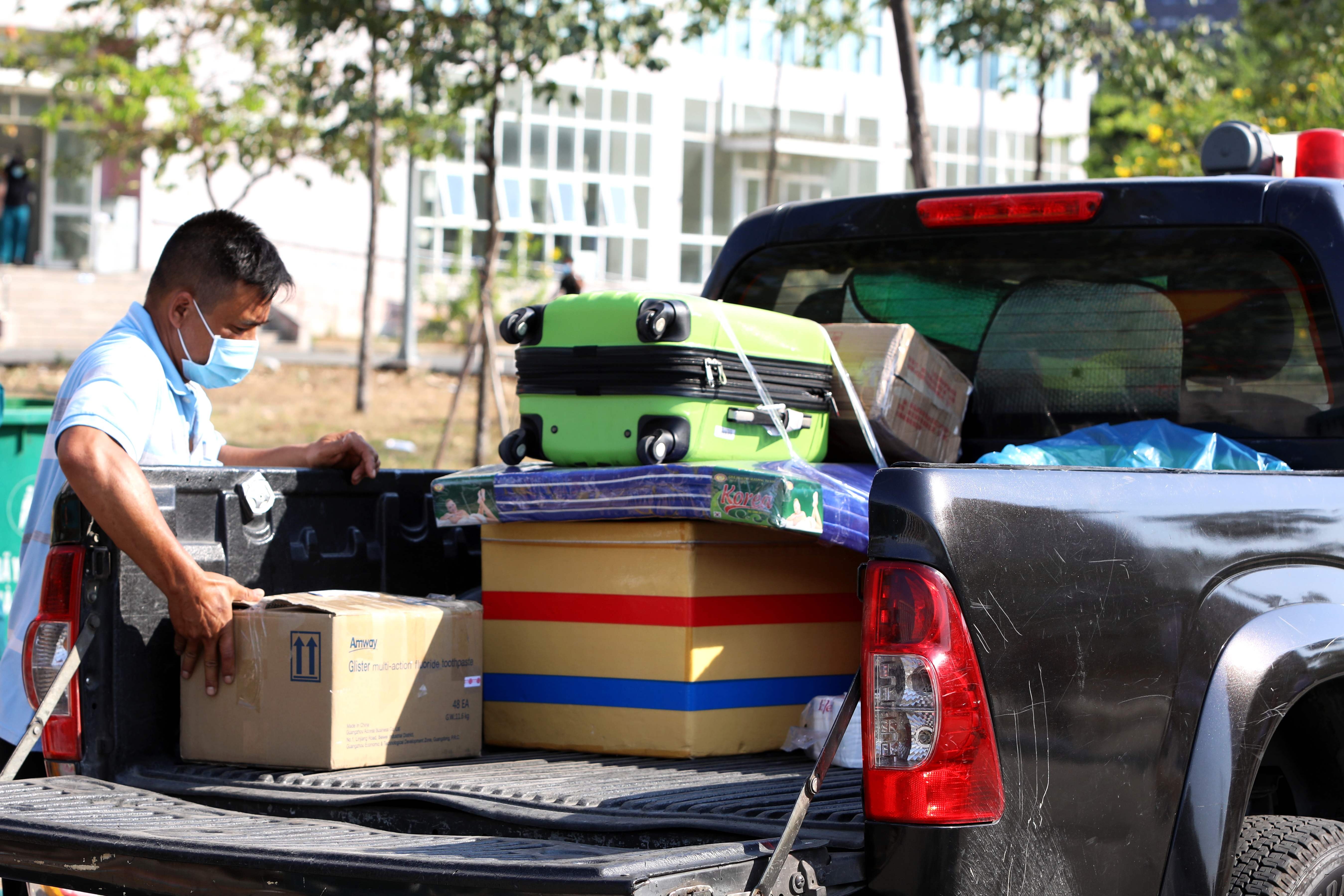 khu cach ly dai hoc quoc gia anh 2