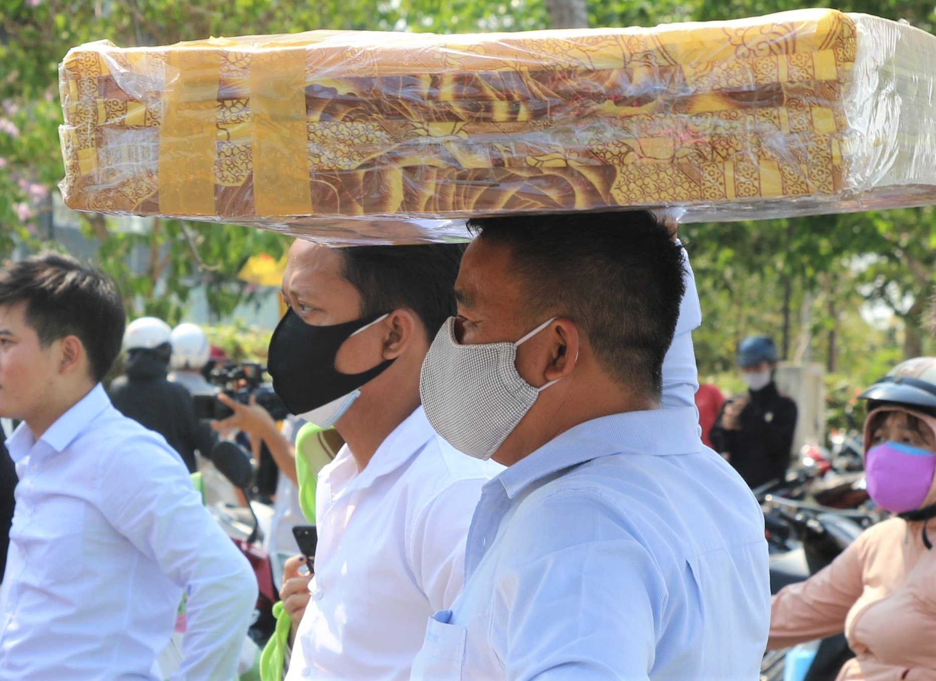 'Cach ly chi 2 tuan thoi, song don gian chut la on' hinh anh