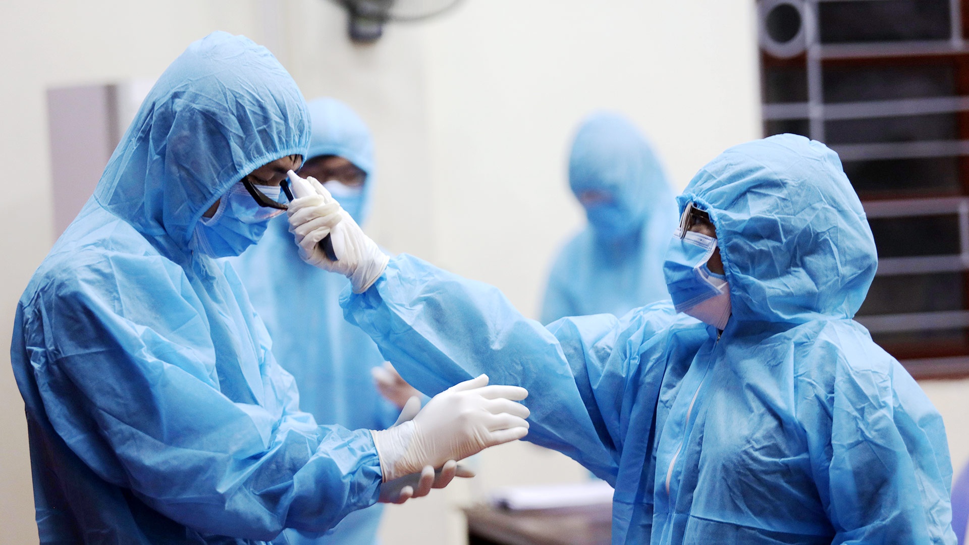 nhat ky cach ly du hoc sinh Y anh 2