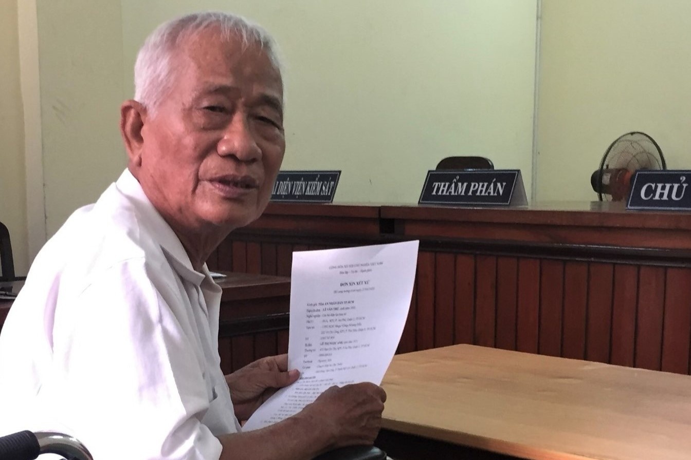 Cu ong kien con gai de doi lai bai vi cua cha me hinh anh